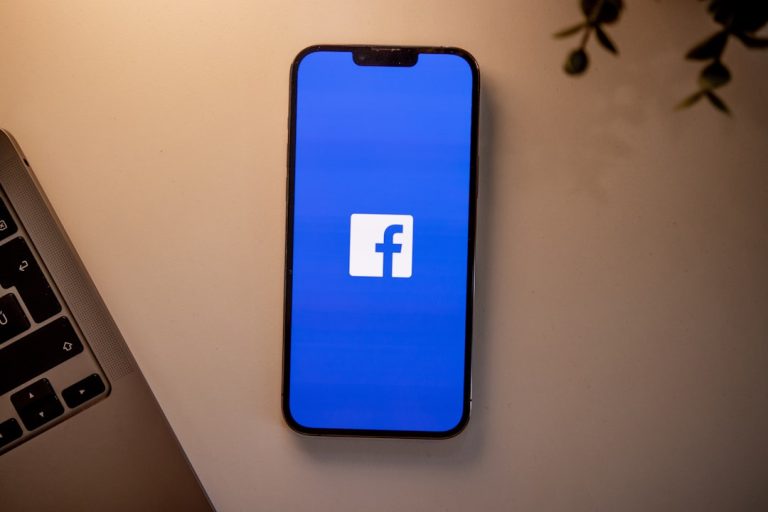 Photo Facebook Ads Strategy